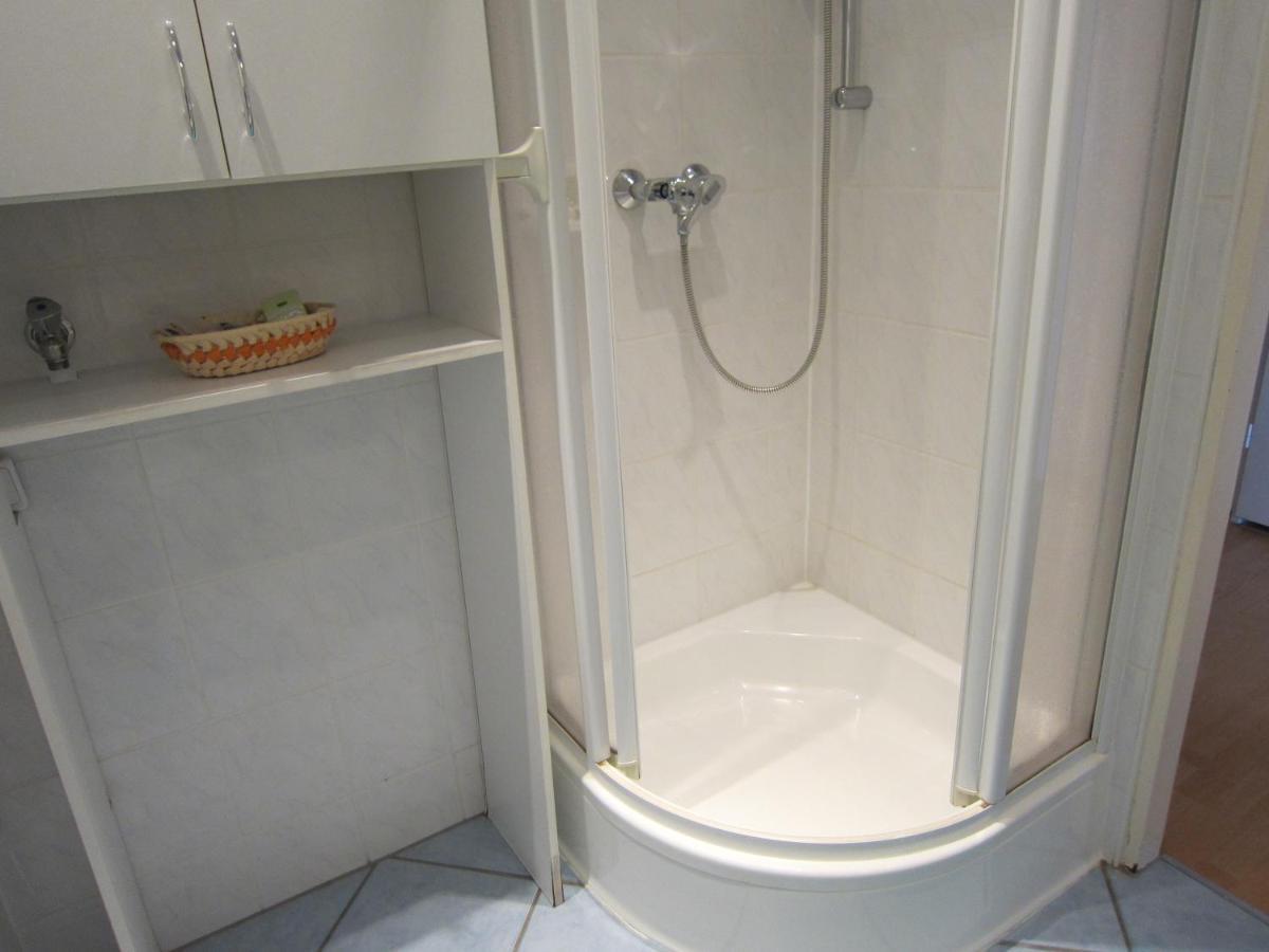 Private Apartment Near Fair Ground Hannover Esterno foto